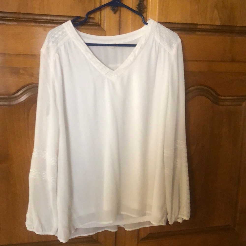 Beautiful long sleeve white flowy dress blouse!